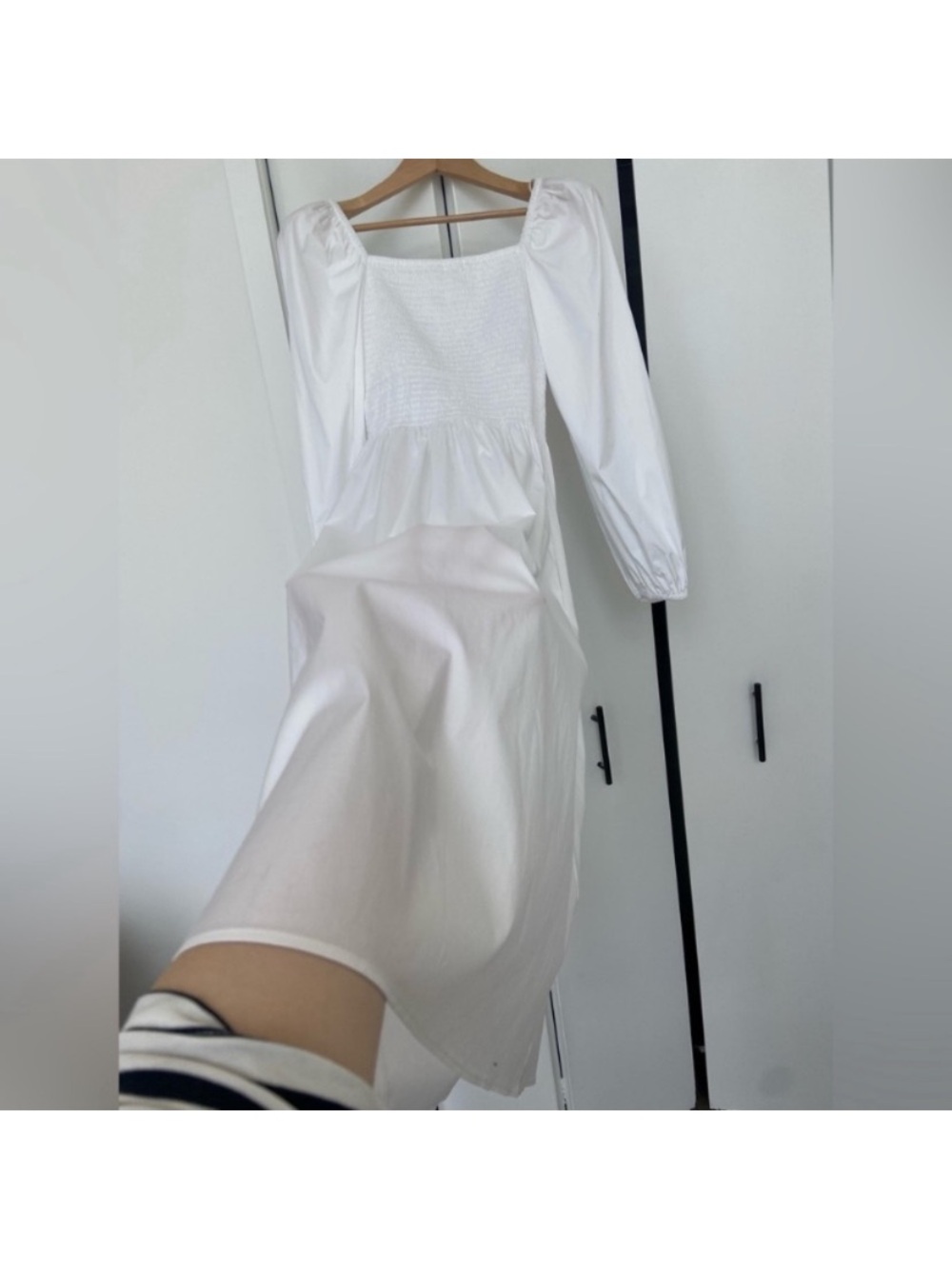 šCOS Cotton Dress 2023 Off-The-Shoulder Smocked Midi Dress - White Size 6 NWT - Picture 9 of 13